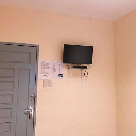 Penginapan Steady Mitra Reddoorz Pematang Siantar Bagian luar foto