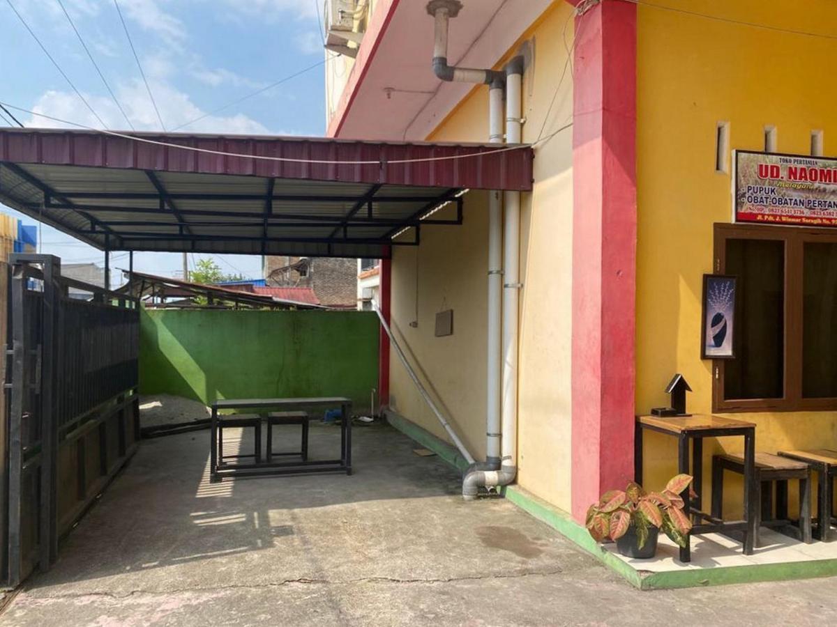 Penginapan Steady Mitra Reddoorz Pematang Siantar Bagian luar foto